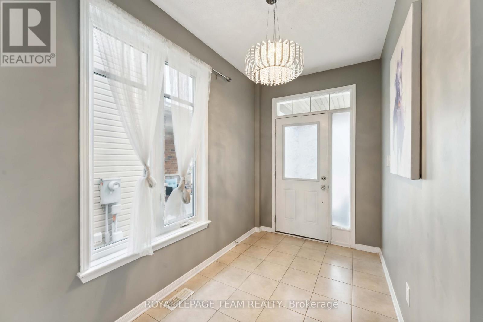 52 Tapadero Avenue, Ottawa, Ontario  K2V 0E1 - Photo 3 - X12416052