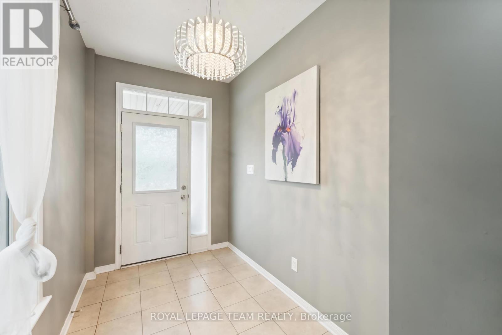 52 Tapadero Avenue, Ottawa, Ontario  K2V 0E1 - Photo 5 - X12416052