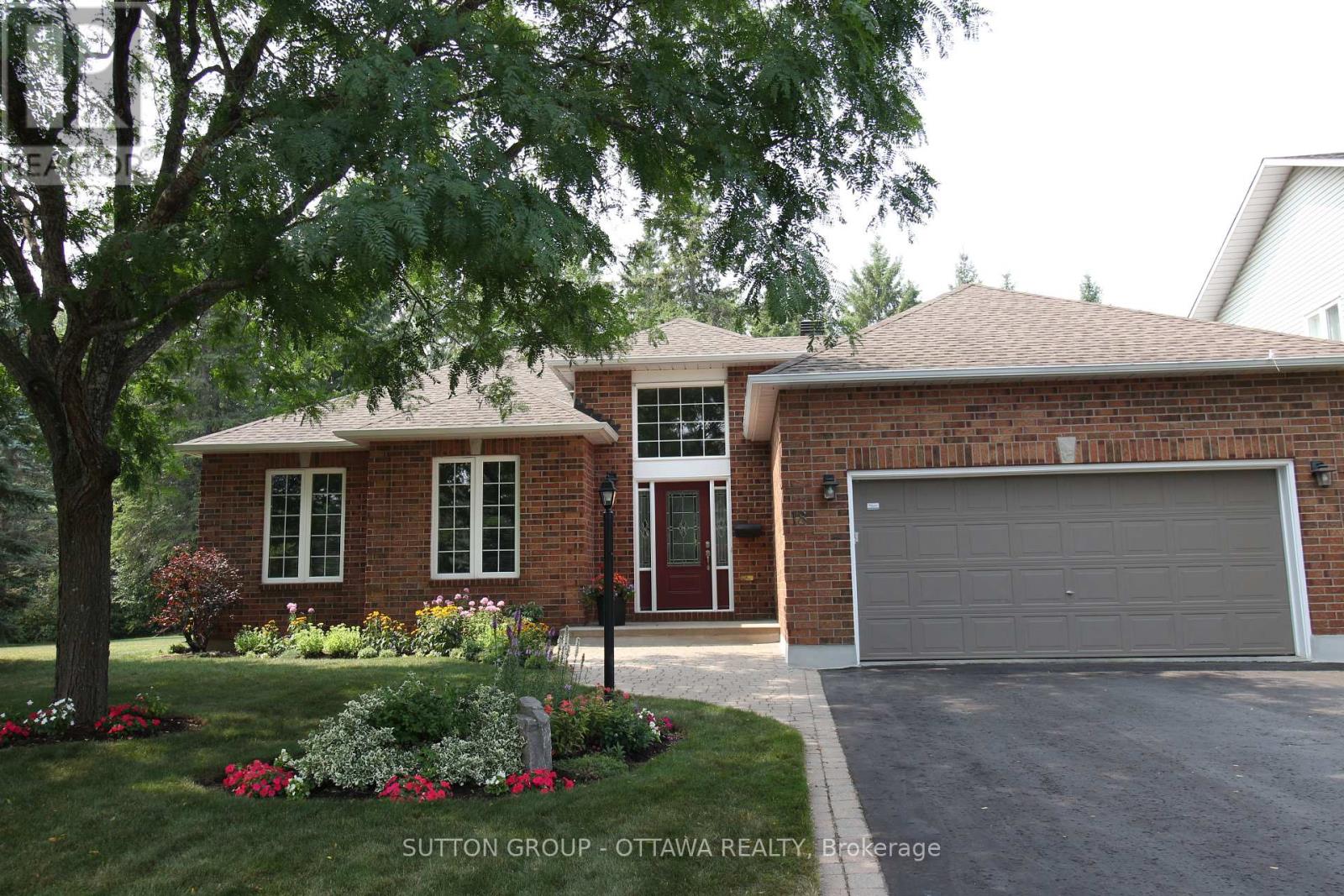 18 SIROCCO CRESCENT, Ottawa, Ontario
