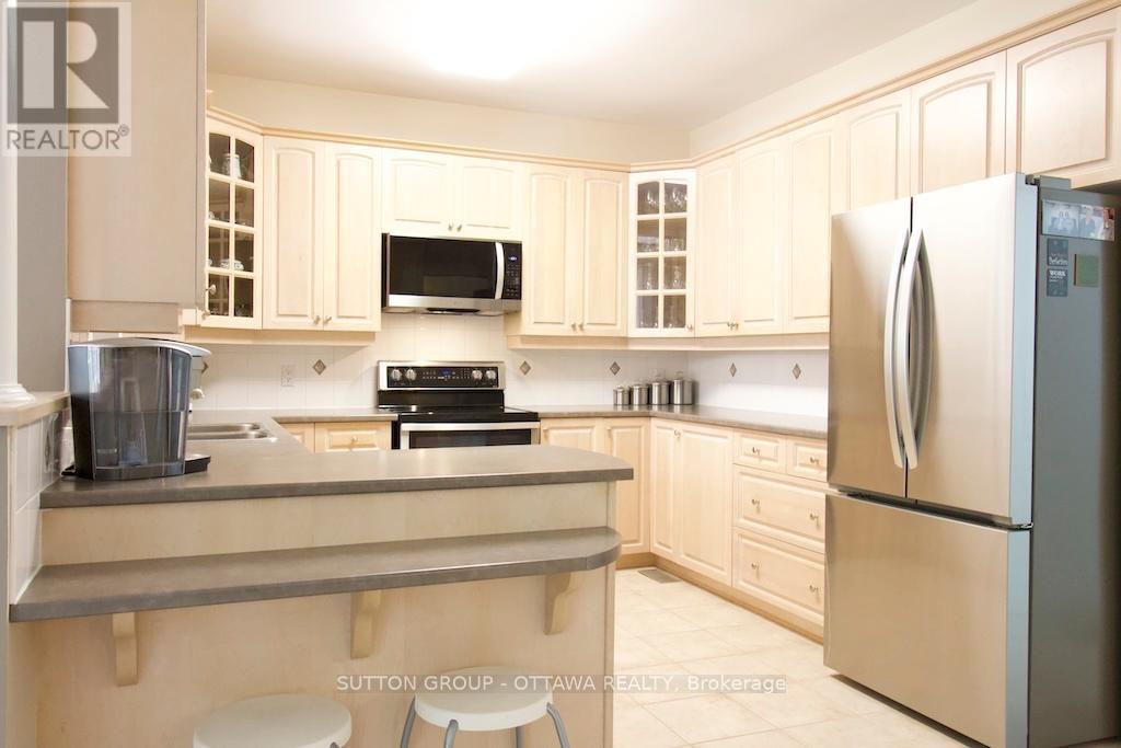 18 Sirocco Crescent, Ottawa, Ontario  K2S 1Z7 - Photo 10 - X12416080