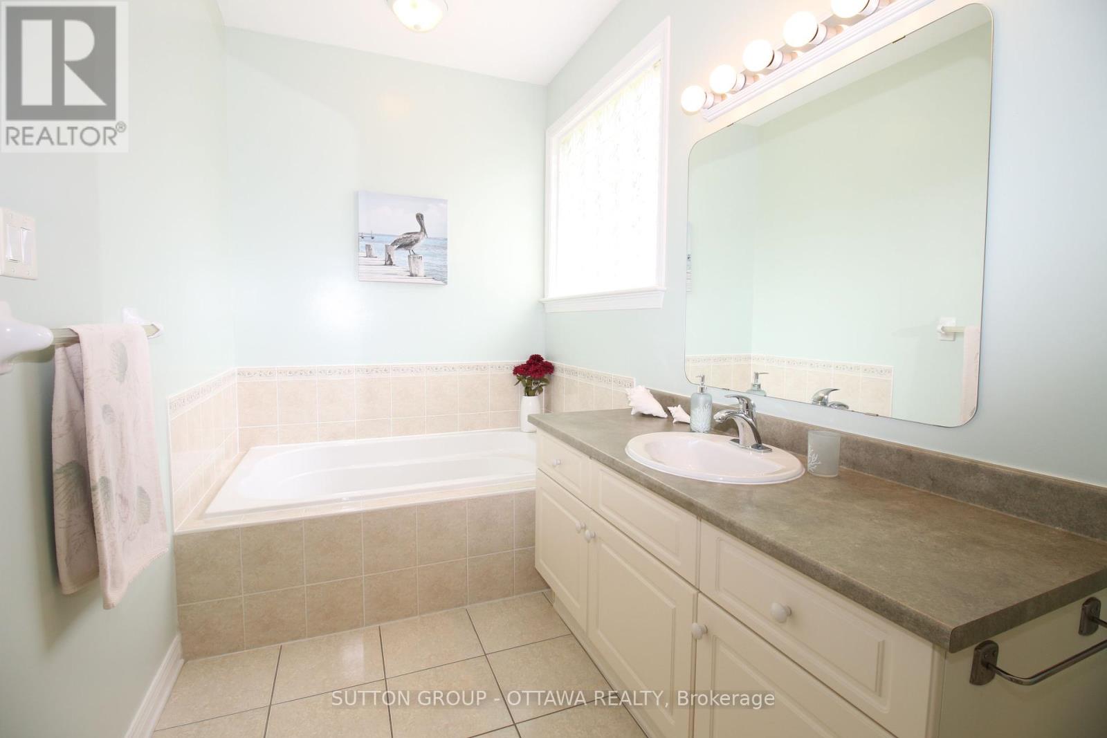 18 Sirocco Crescent, Ottawa, Ontario  K2S 1Z7 - Photo 15 - X12416080