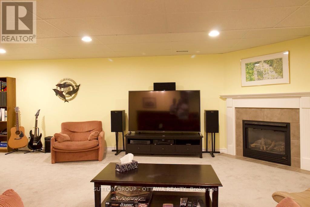 18 Sirocco Crescent, Ottawa, Ontario  K2S 1Z7 - Photo 22 - X12416080