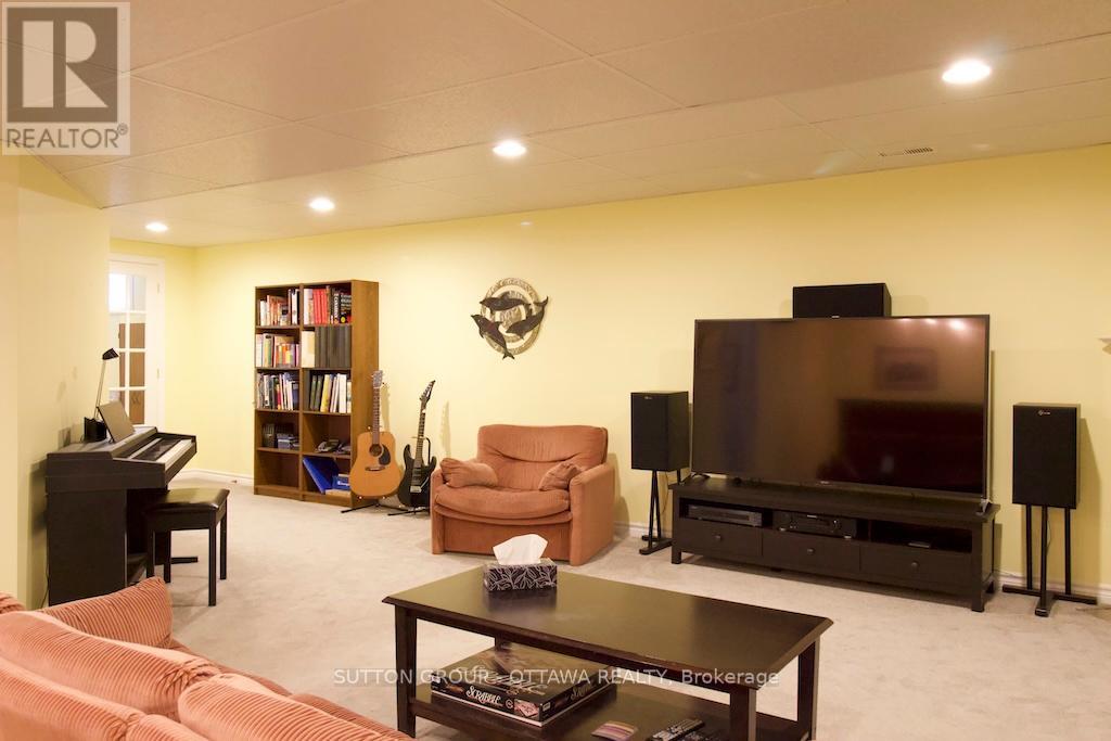 18 Sirocco Crescent, Ottawa, Ontario  K2S 1Z7 - Photo 23 - X12416080