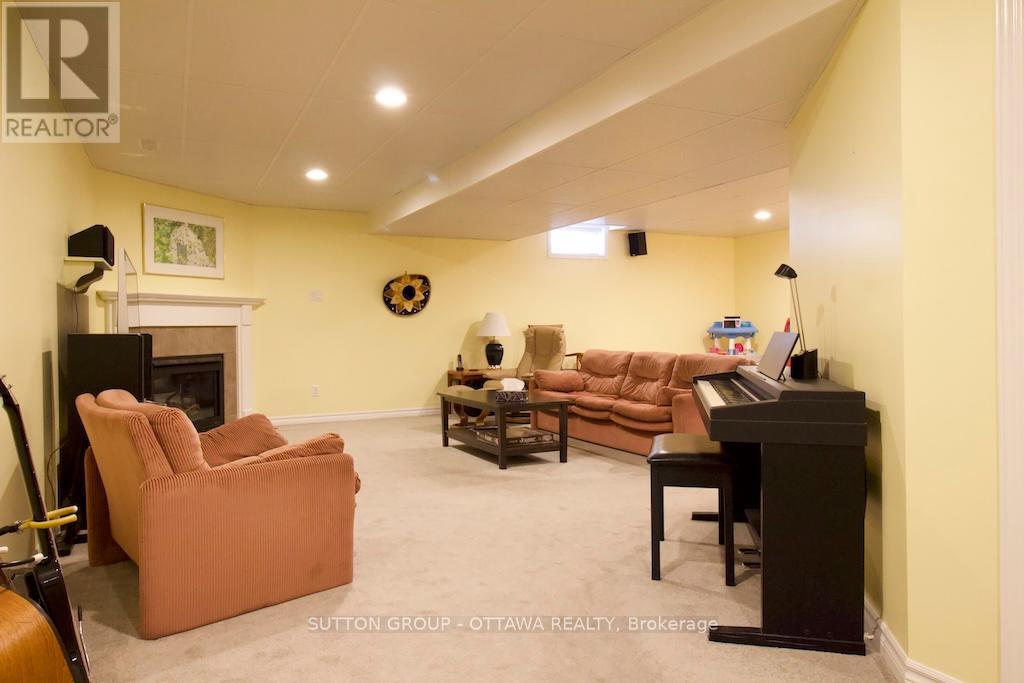 18 Sirocco Crescent, Ottawa, Ontario  K2S 1Z7 - Photo 24 - X12416080