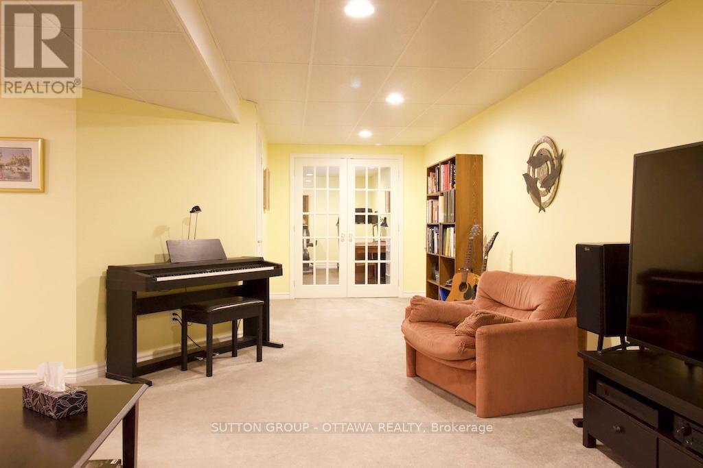 18 Sirocco Crescent, Ottawa, Ontario  K2S 1Z7 - Photo 25 - X12416080