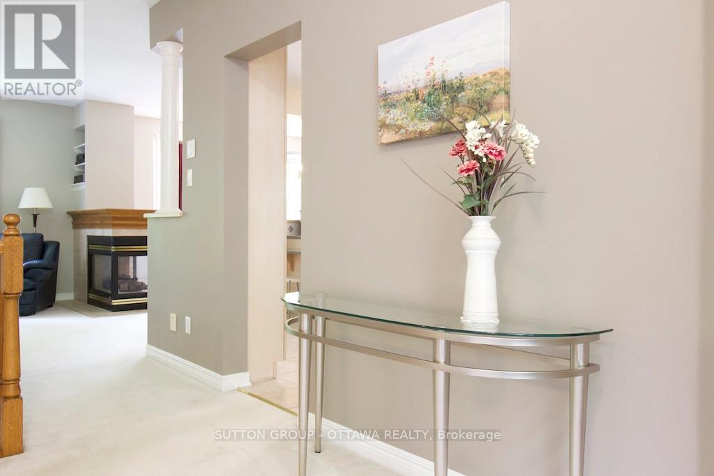 18 Sirocco Crescent, Ottawa, Ontario  K2S 1Z7 - Photo 4 - X12416080