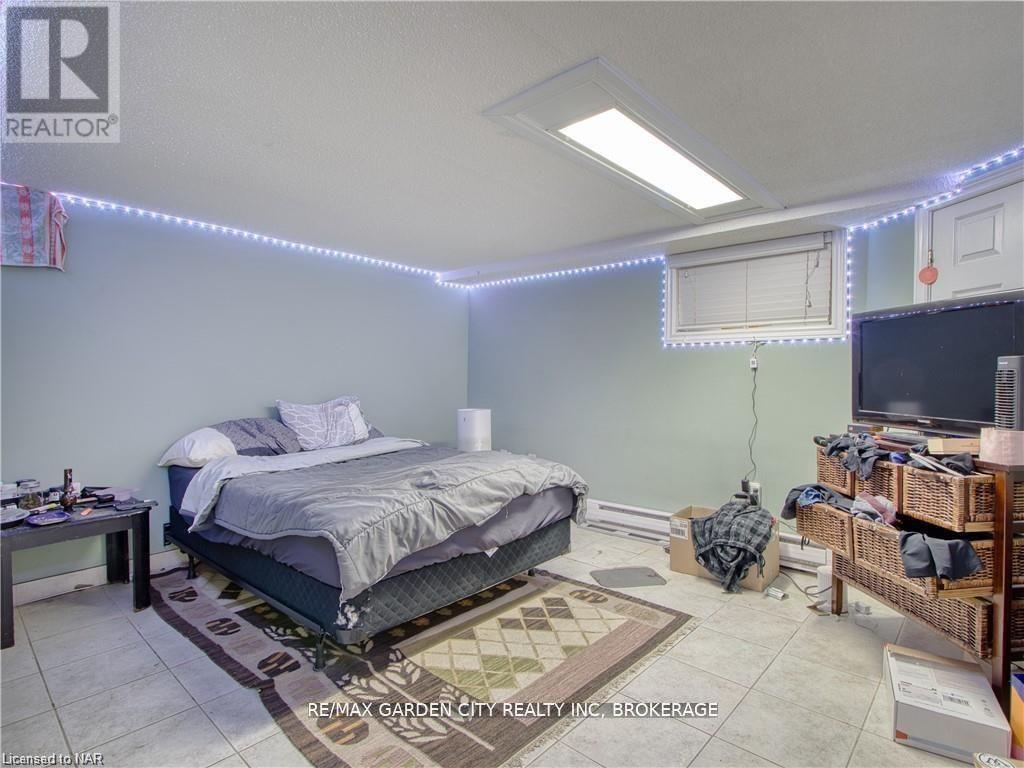 243 Ontario Street, St. Catharines, Ontario  L2R 7J2 - Photo 15 - X12416120