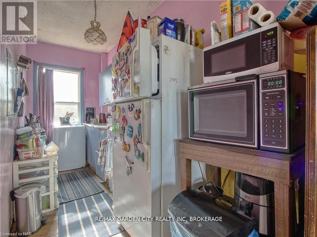 243 Ontario Street, St. Catharines, Ontario  L2R 7J2 - Photo 19 - X12416120