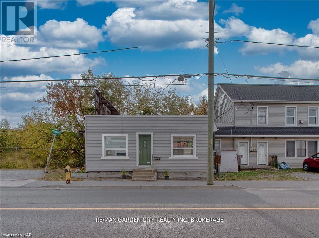 243 Ontario Street, St. Catharines, Ontario  L2R 7J2 - Photo 3 - X12416120