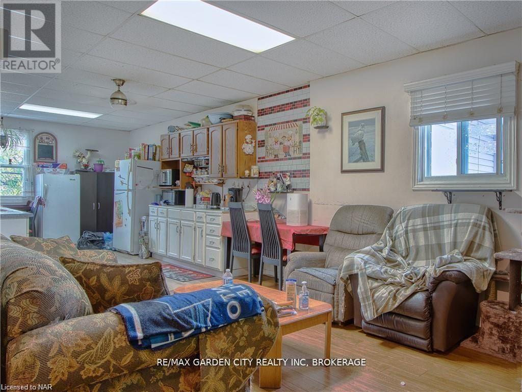 243 Ontario Street, St. Catharines, Ontario  L2R 7J2 - Photo 4 - X12416120