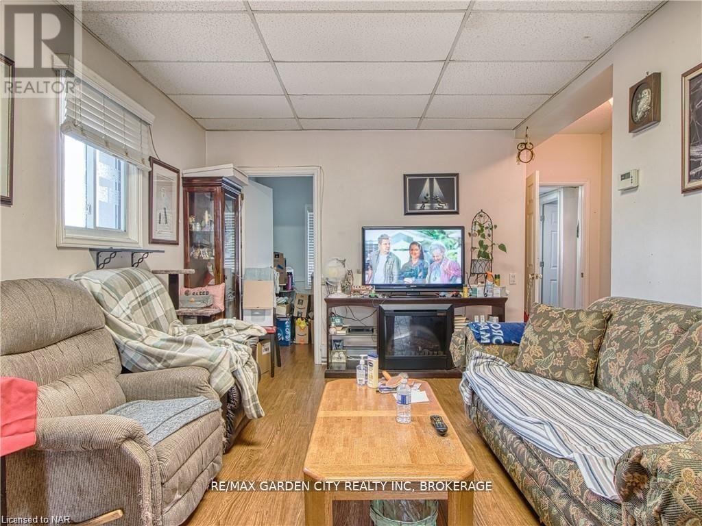 243 Ontario Street, St. Catharines, Ontario  L2R 7J2 - Photo 6 - X12416120