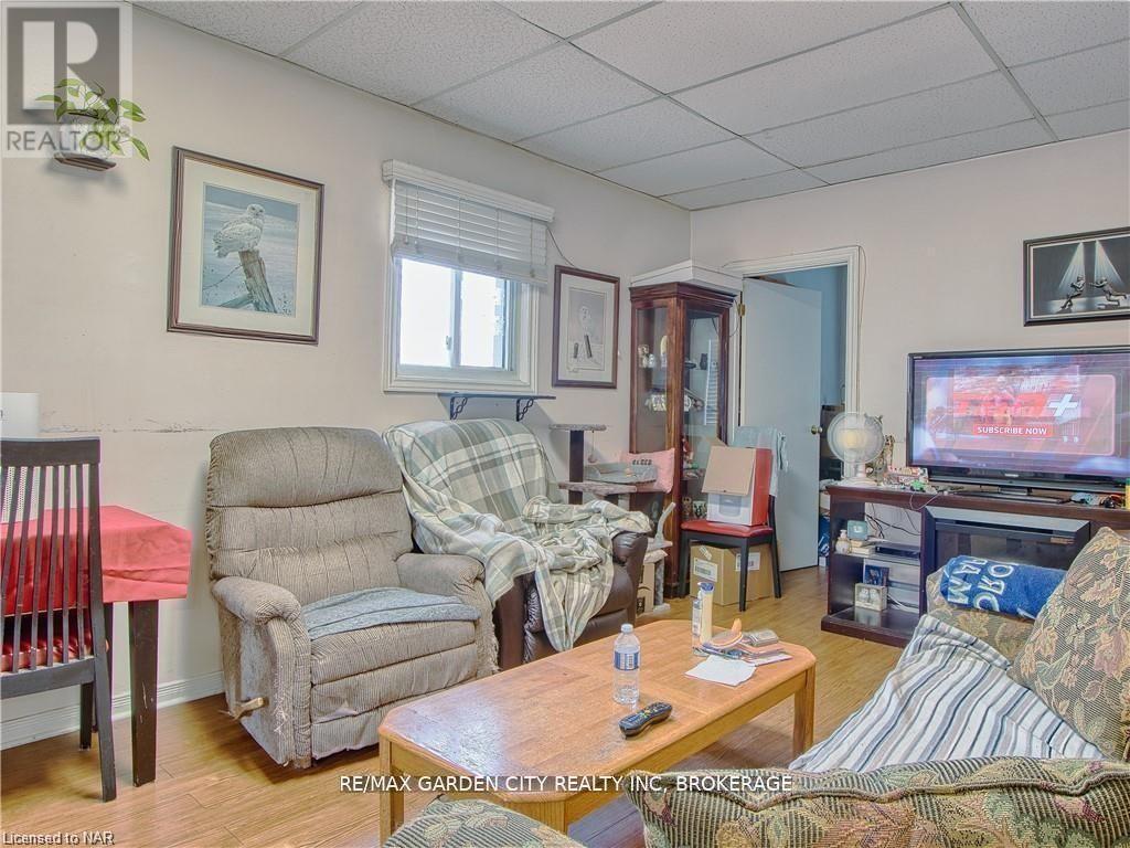 243 Ontario Street, St. Catharines, Ontario  L2R 7J2 - Photo 7 - X12416120