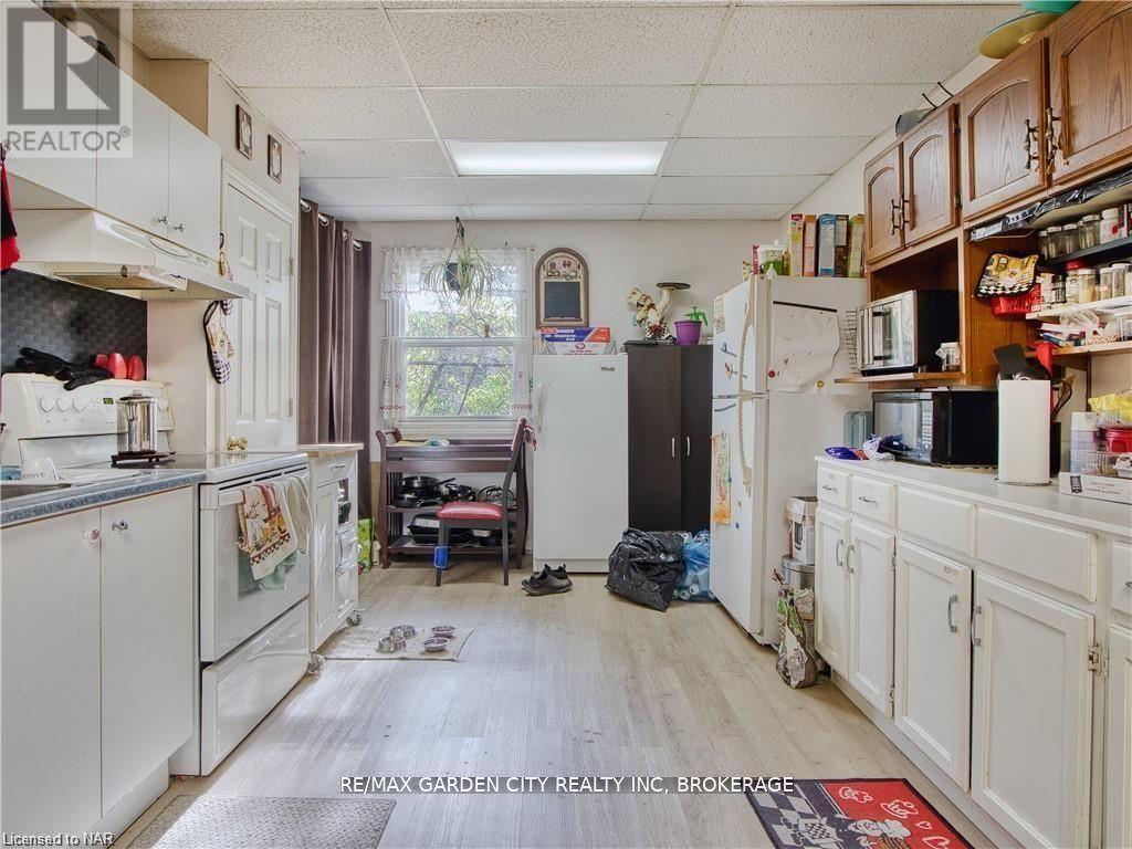 243 Ontario Street, St. Catharines, Ontario  L2R 7J2 - Photo 8 - X12416120