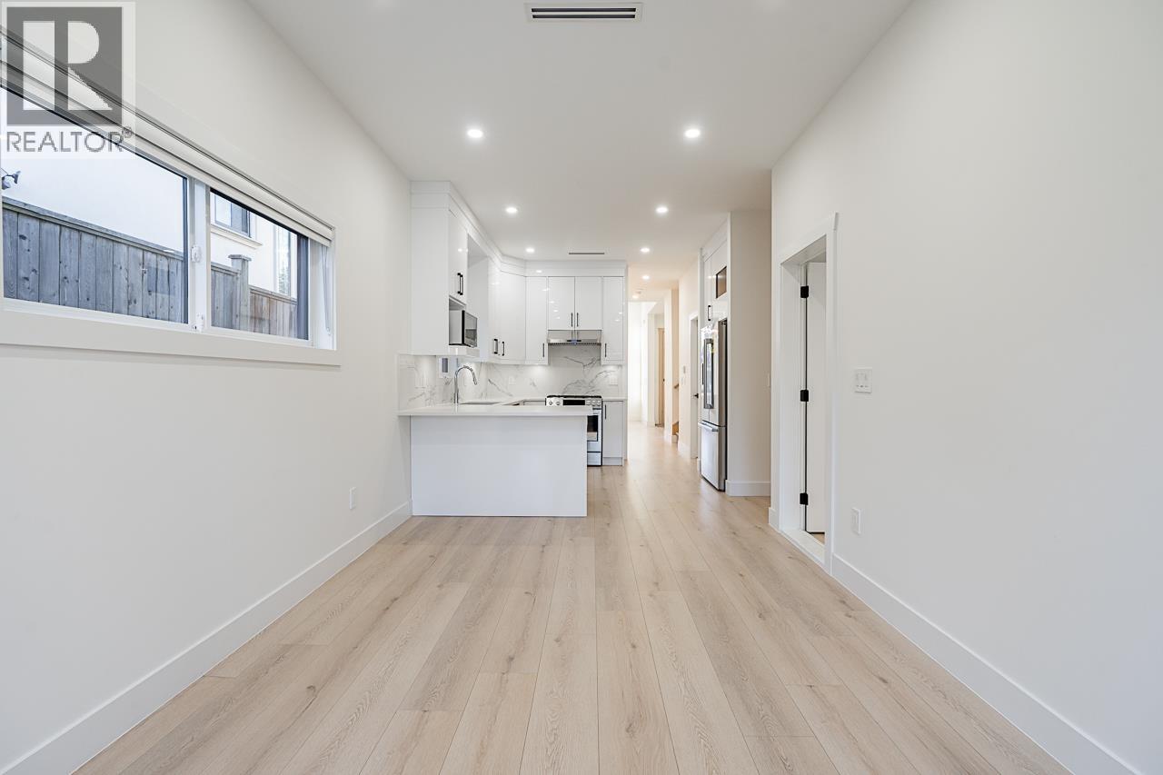 8018 19th Avenue, Burnaby, British Columbia  V3N 1G3 - Photo 15 - R3050093