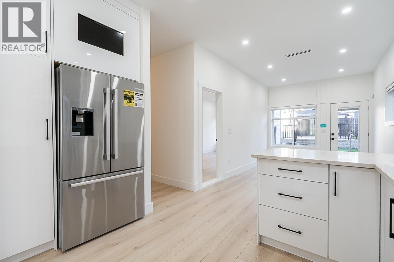 8018 19th Avenue, Burnaby, British Columbia  V3N 1G3 - Photo 10 - R3050093
