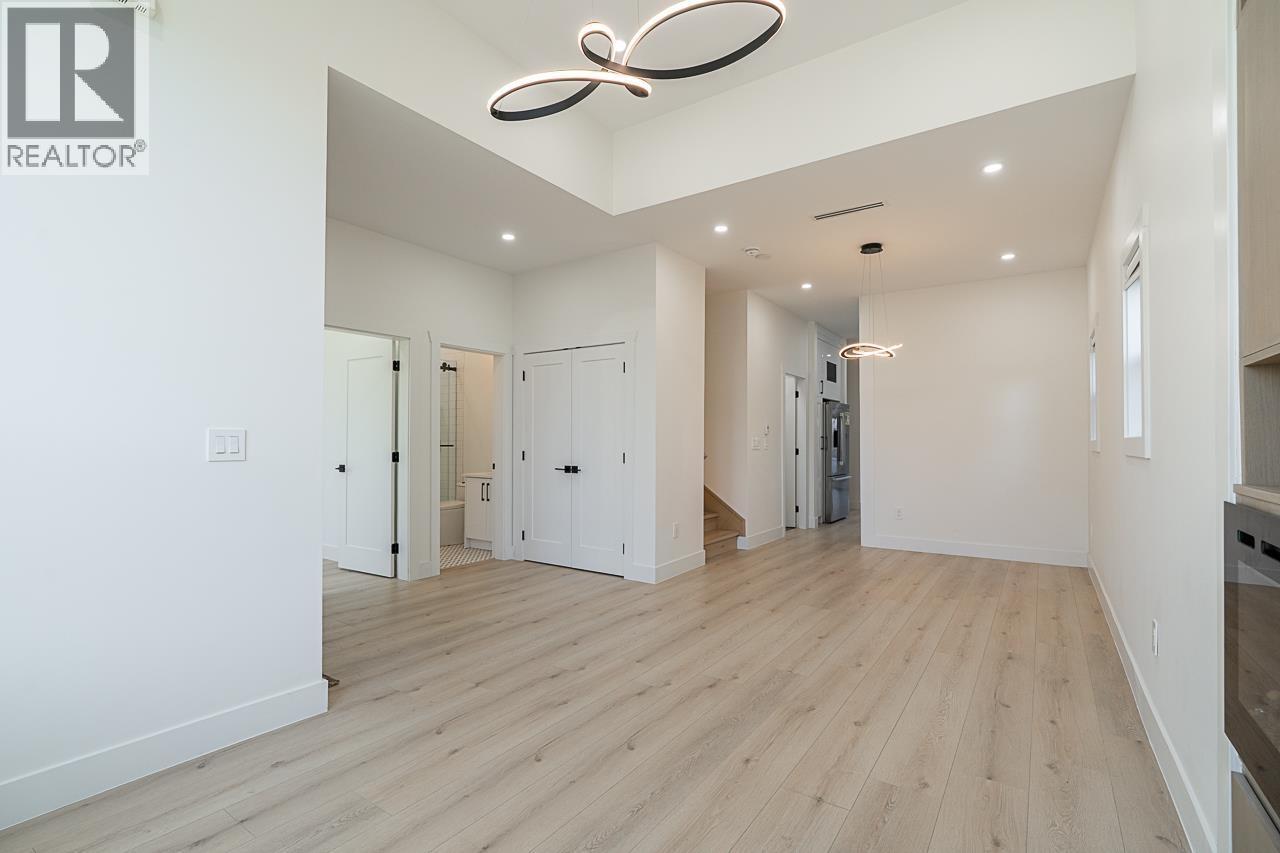 8018 19th Avenue, Burnaby, British Columbia  V3N 1G3 - Photo 3 - R3050093