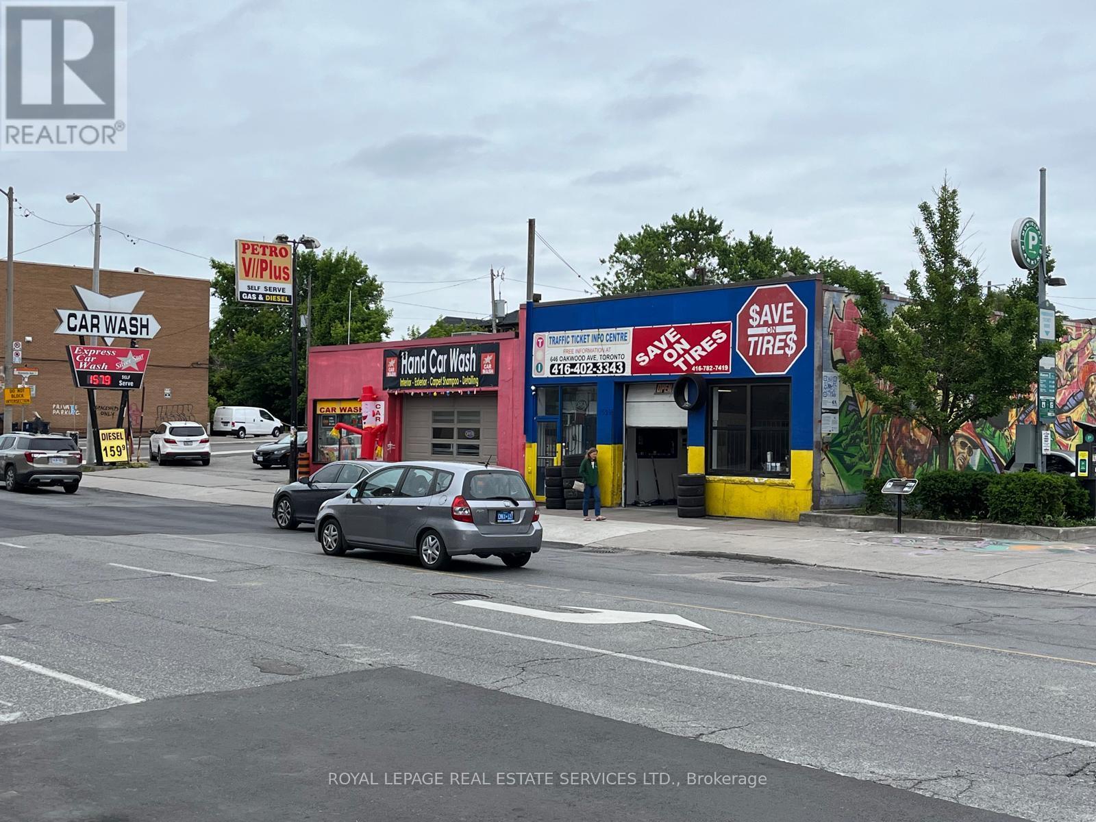 1529 Eglinton Avenue W, Toronto, Ontario  M6E 2G7 - Photo 2 - C12415934