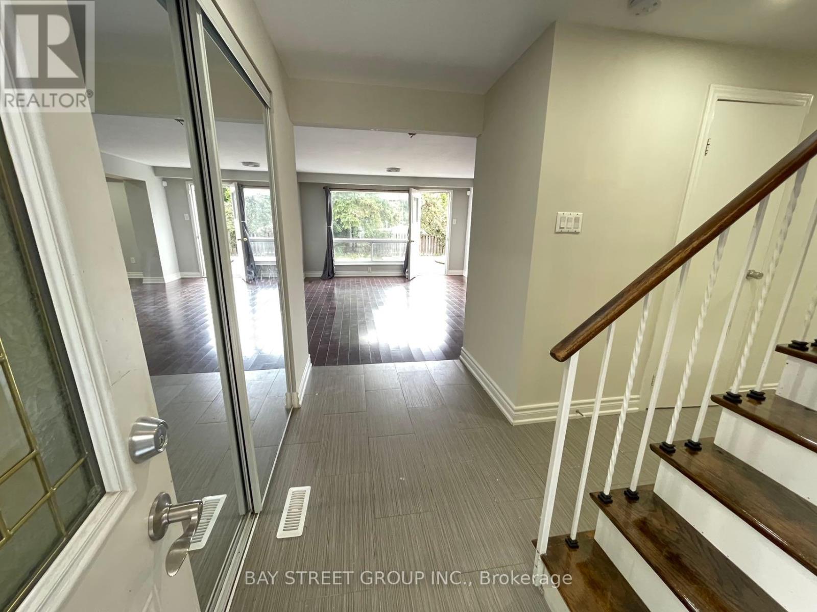 31 Wellpark Boulevard, Toronto, Ontario  M1V 1B5 - Photo 2 - E12415937
