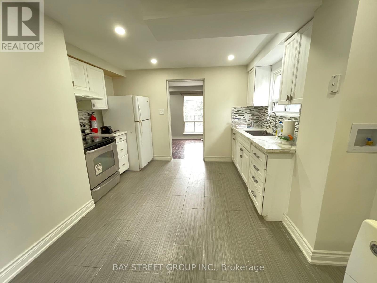 31 Wellpark Boulevard, Toronto, Ontario  M1V 1B5 - Photo 3 - E12415937