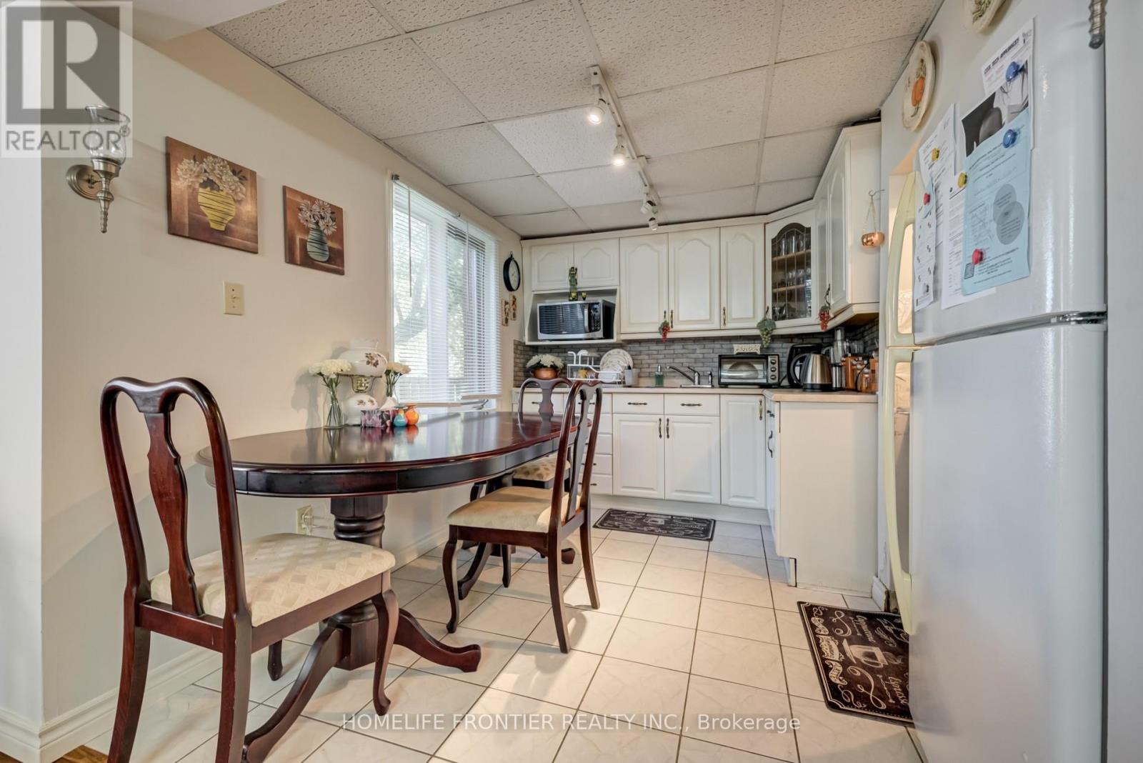 Basement - 615 Sandford Street, Newmarket, Ontario  L3X 1T4 - Photo 4 - N12415989