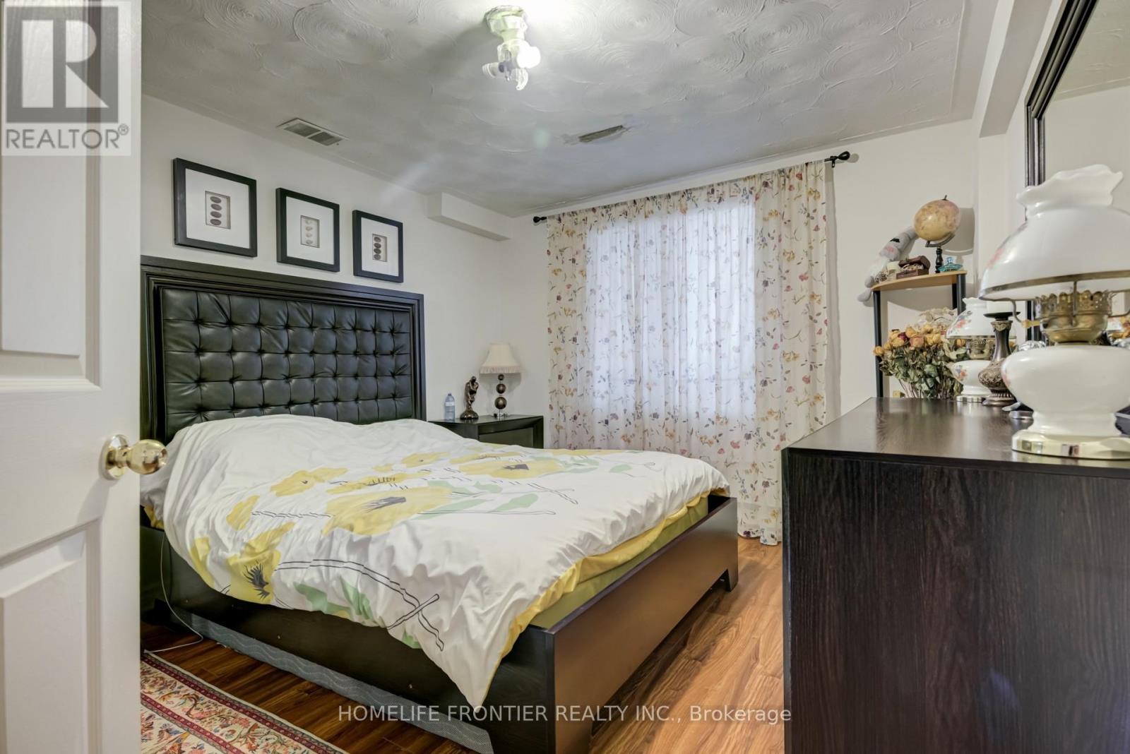Basement - 615 Sandford Street, Newmarket, Ontario  L3X 1T4 - Photo 5 - N12415989