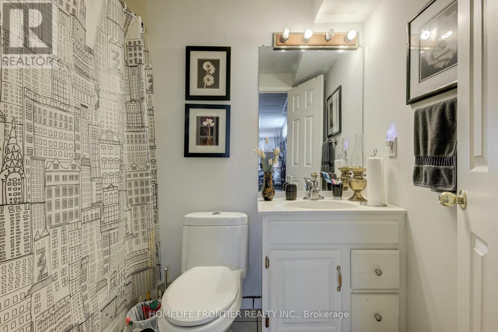 Basement - 615 Sandford Street, Newmarket, Ontario  L3X 1T4 - Photo 6 - N12415989