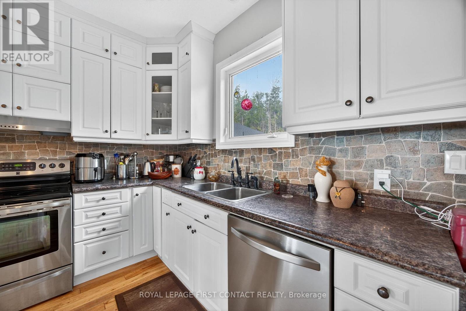 2258 Lakeshore Road E, Oro-Medonte, Ontario  L0L 1T0 - Photo 16 - S12415943
