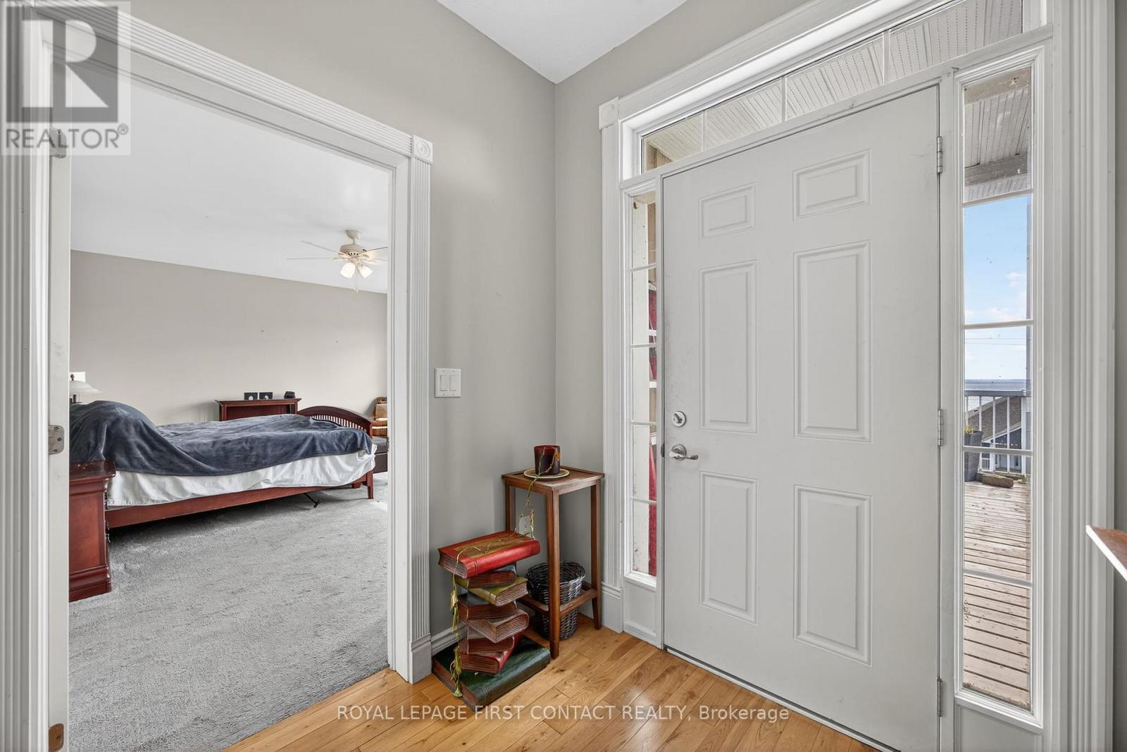 2258 Lakeshore Road E, Oro-Medonte, Ontario  L0L 1T0 - Photo 27 - S12415943