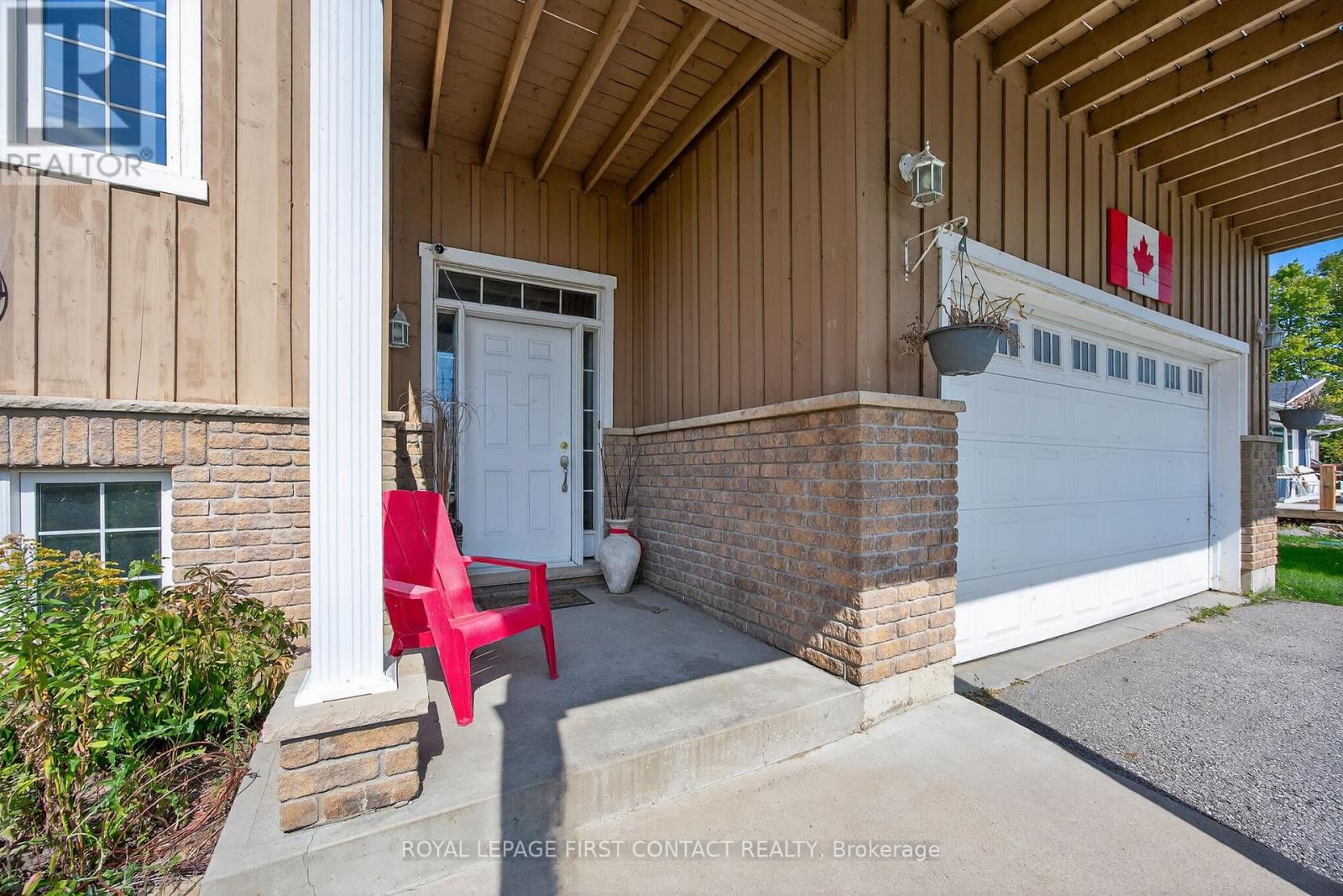 2258 Lakeshore Road E, Oro-Medonte, Ontario  L0L 1T0 - Photo 5 - S12415943
