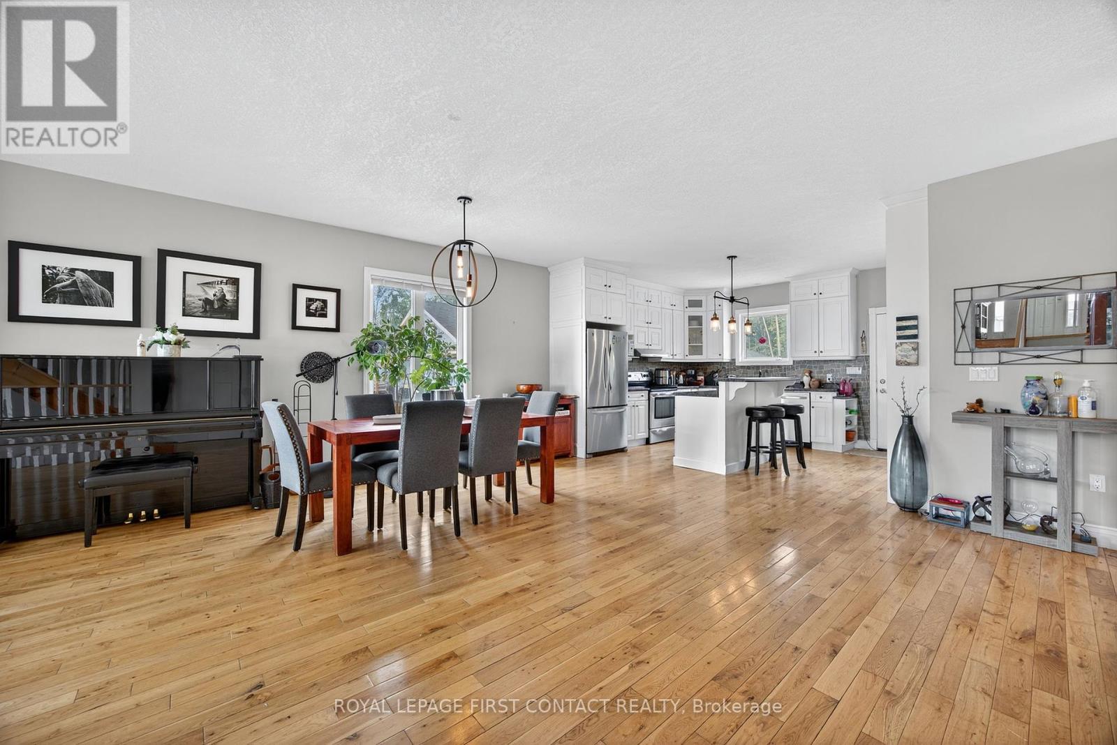 2258 Lakeshore Road E, Oro-Medonte, Ontario  L0L 1T0 - Photo 7 - S12415943