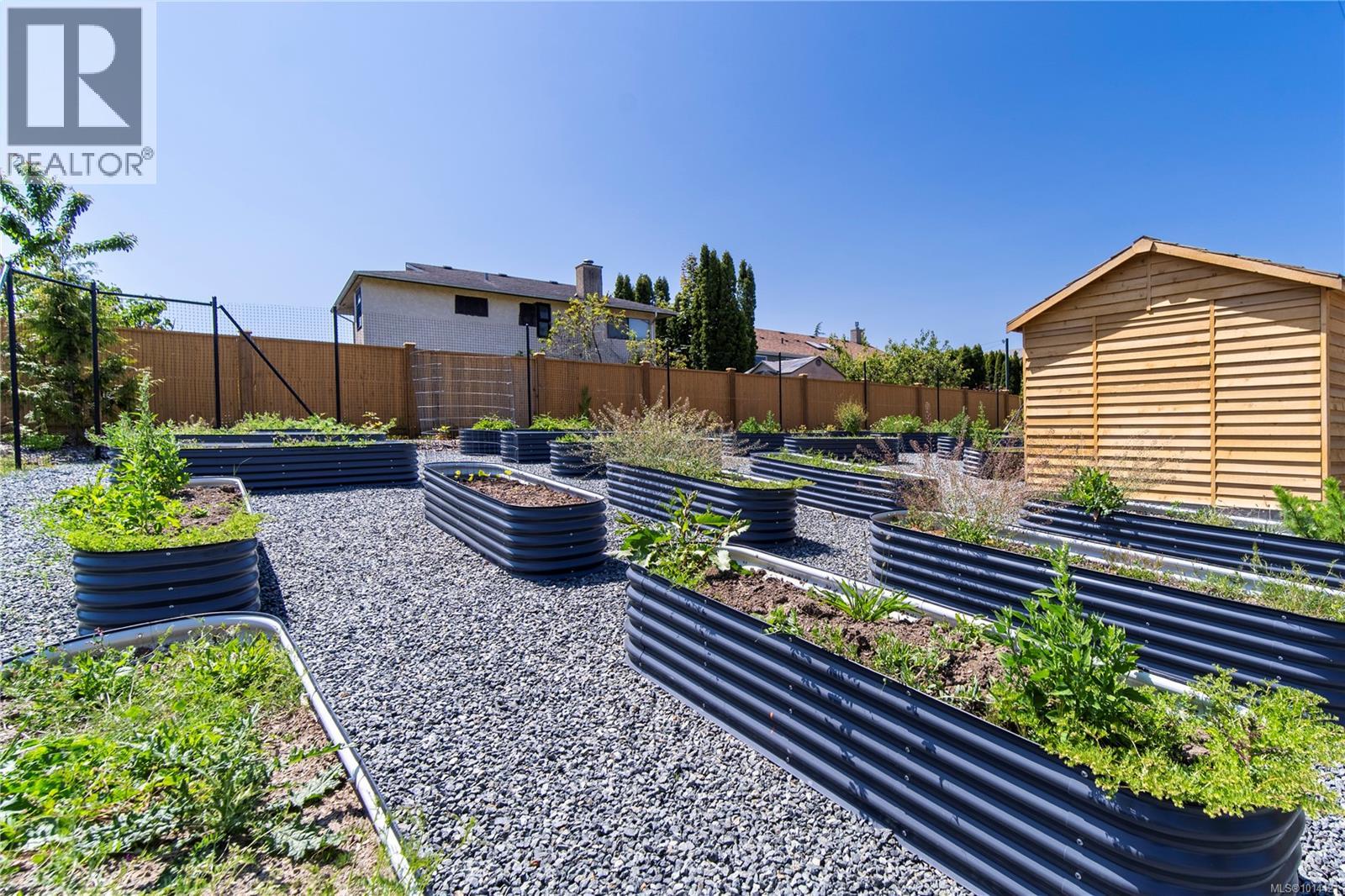 13 4253 Dieppe Rd, Saanich, British Columbia V8X 2N2 - Photo 33 - 1014421