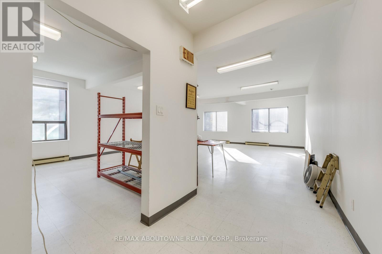 2-3 Fl - 454 Dundas Street W, Toronto, Ontario  M5T 1G9 - Photo 10 - C12416090