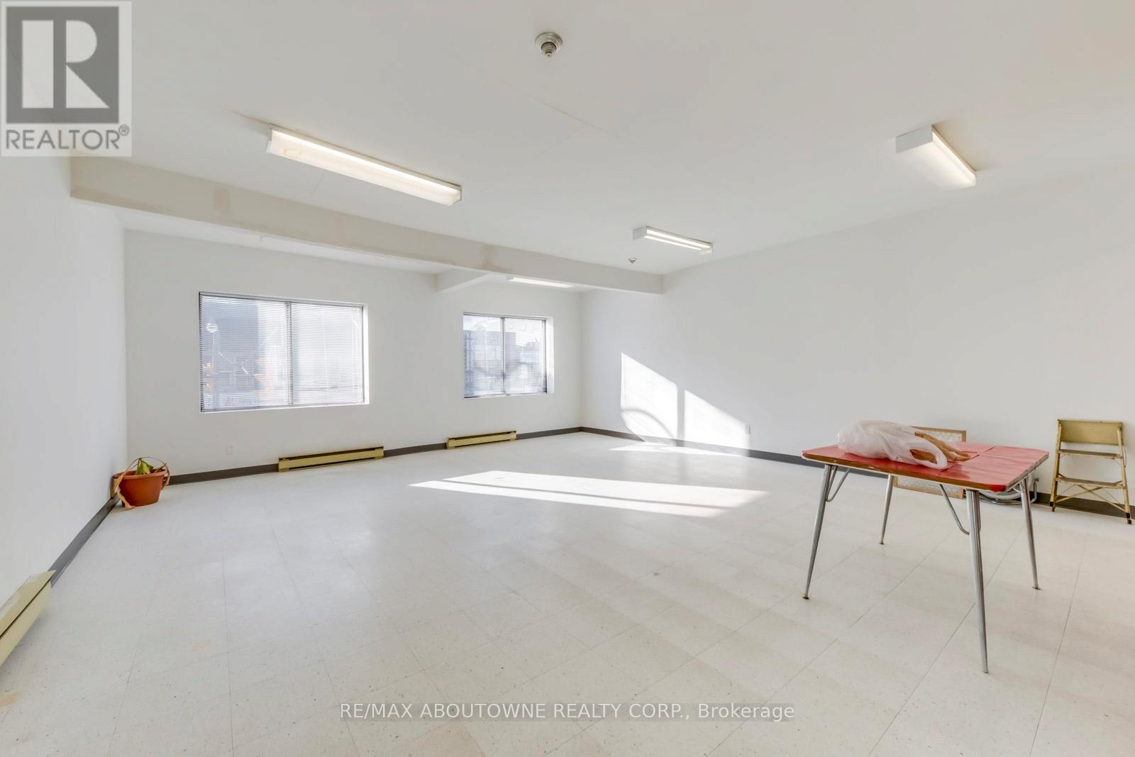 2-3 Fl - 454 Dundas Street W, Toronto, Ontario  M5T 1G9 - Photo 13 - C12416090