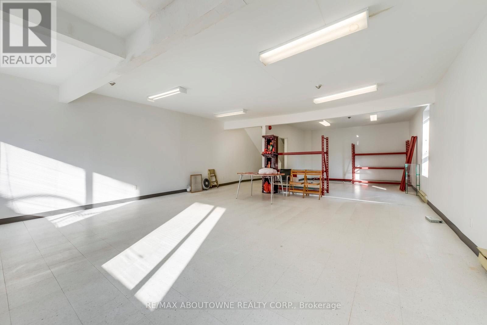 2-3 Fl - 454 Dundas Street W, Toronto, Ontario  M5T 1G9 - Photo 16 - C12416090