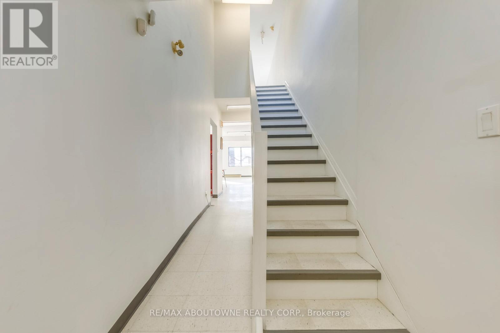 2-3 Fl - 454 Dundas Street W, Toronto, Ontario  M5T 1G9 - Photo 21 - C12416090