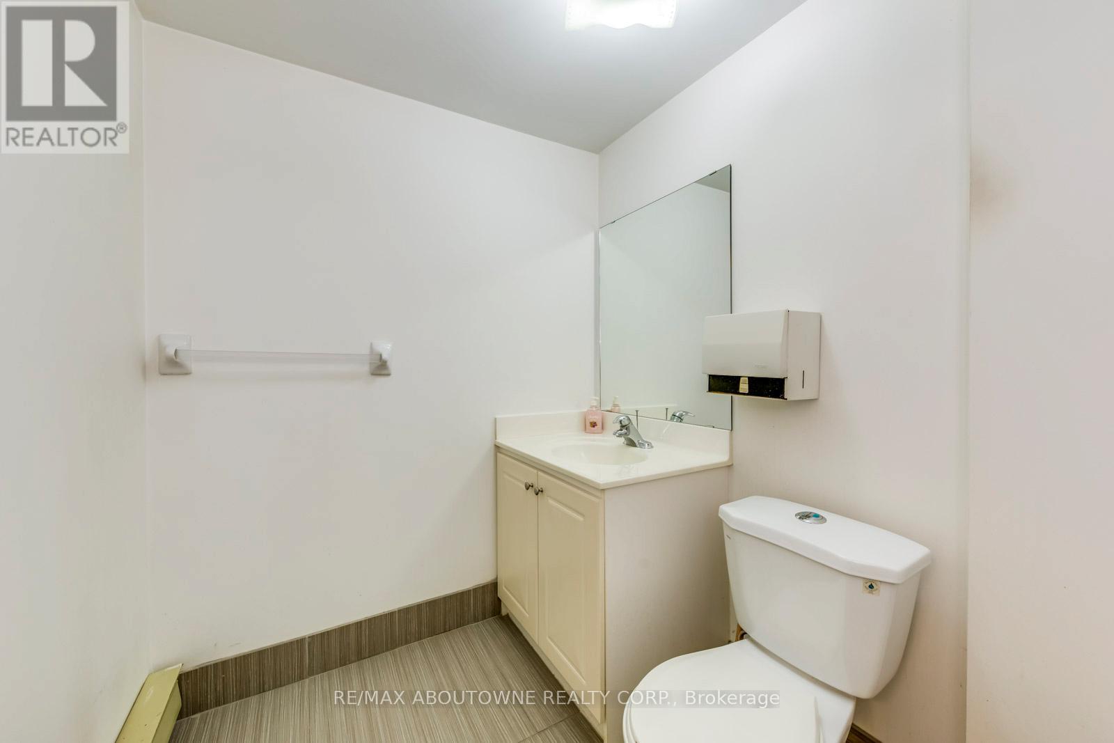 2-3 Fl - 454 Dundas Street W, Toronto, Ontario  M5T 1G9 - Photo 22 - C12416090