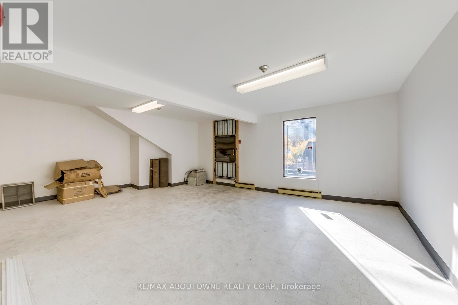 2-3 Fl - 454 Dundas Street W, Toronto, Ontario  M5T 1G9 - Photo 23 - C12416090