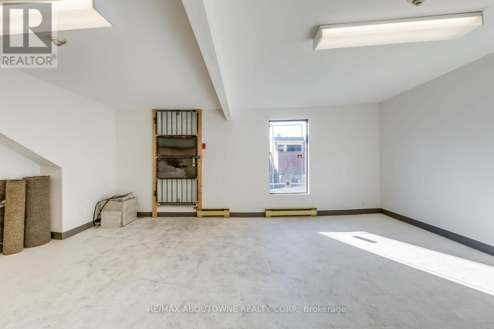 2-3 Fl - 454 Dundas Street W, Toronto, Ontario  M5T 1G9 - Photo 24 - C12416090