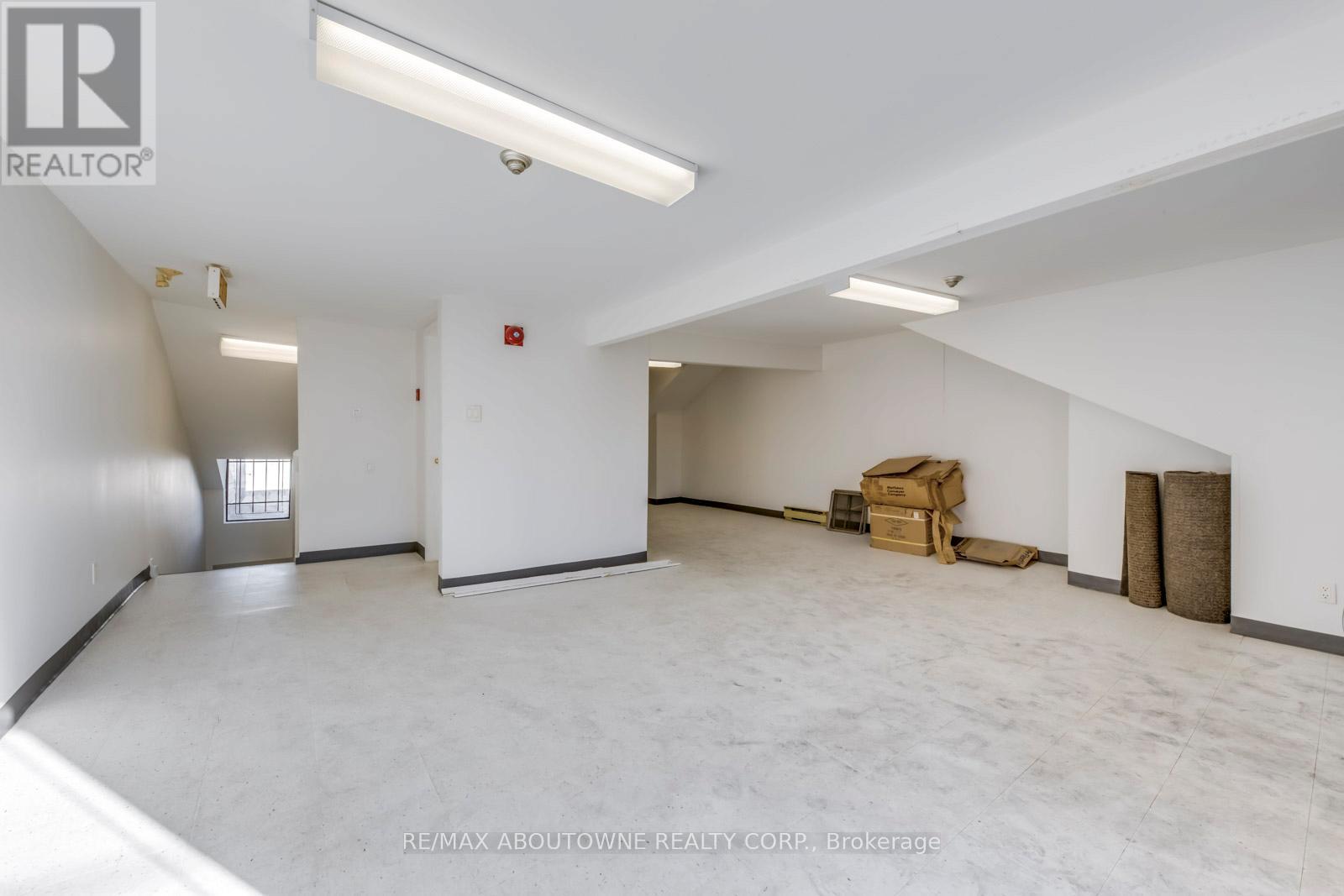 2-3 Fl - 454 Dundas Street W, Toronto, Ontario  M5T 1G9 - Photo 25 - C12416090