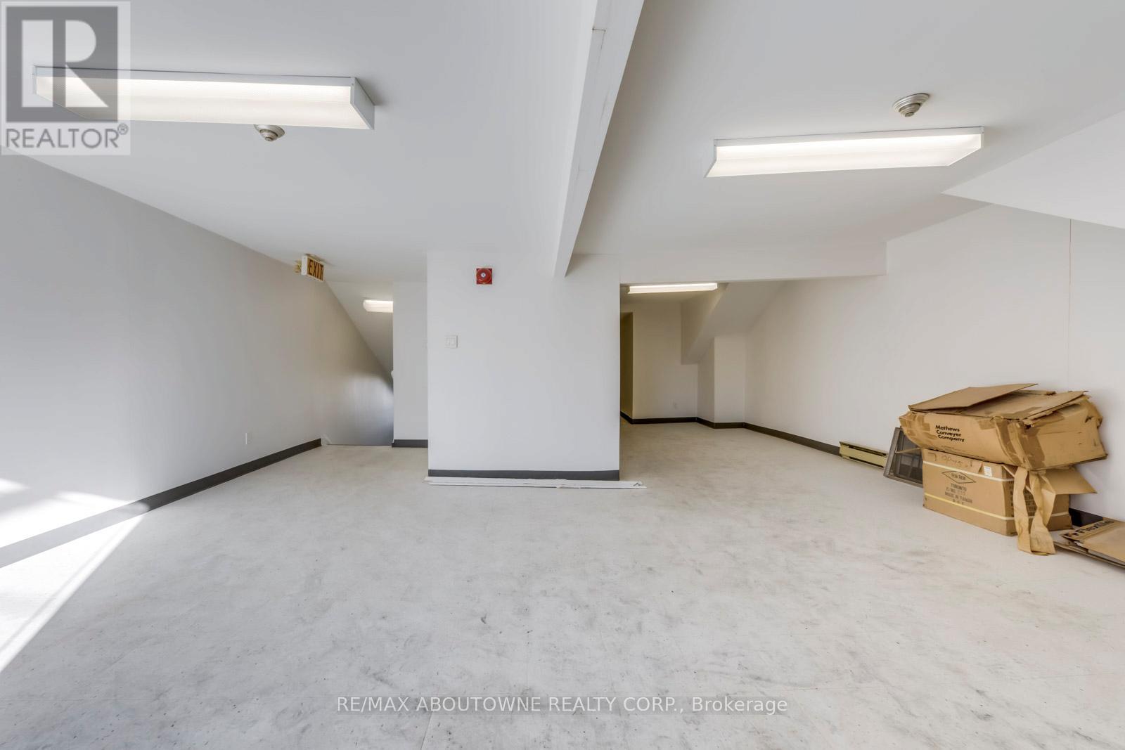 2-3 Fl - 454 Dundas Street W, Toronto, Ontario  M5T 1G9 - Photo 26 - C12416090
