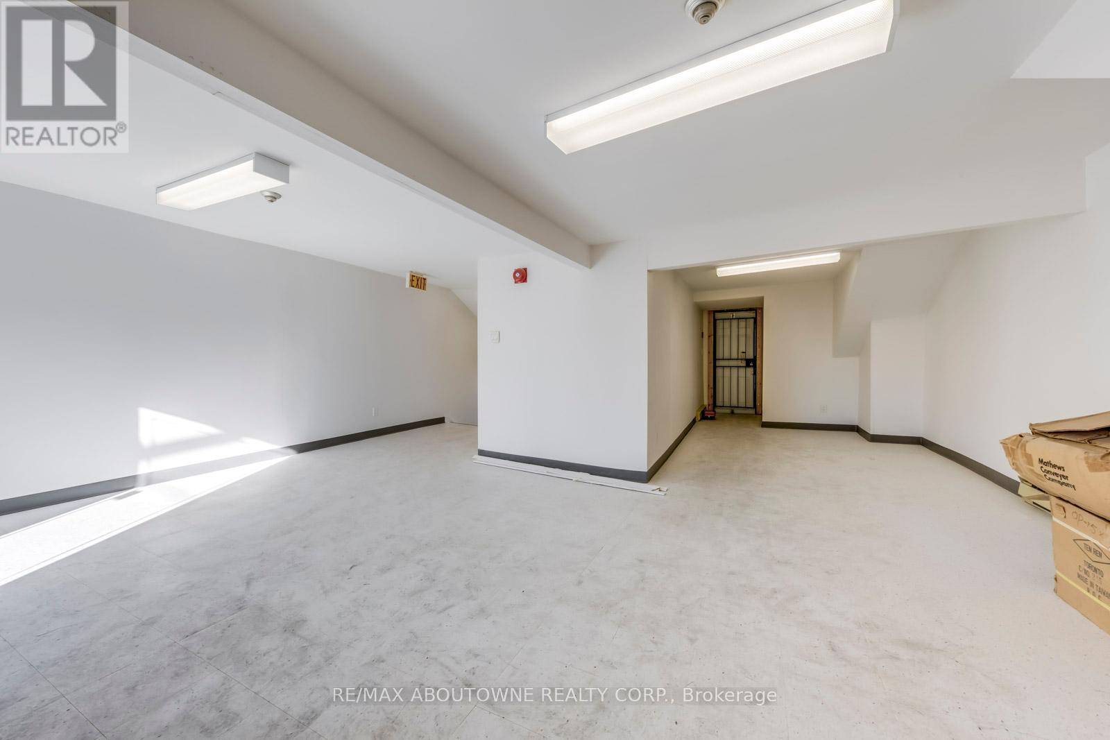2-3 Fl - 454 Dundas Street W, Toronto, Ontario  M5T 1G9 - Photo 27 - C12416090