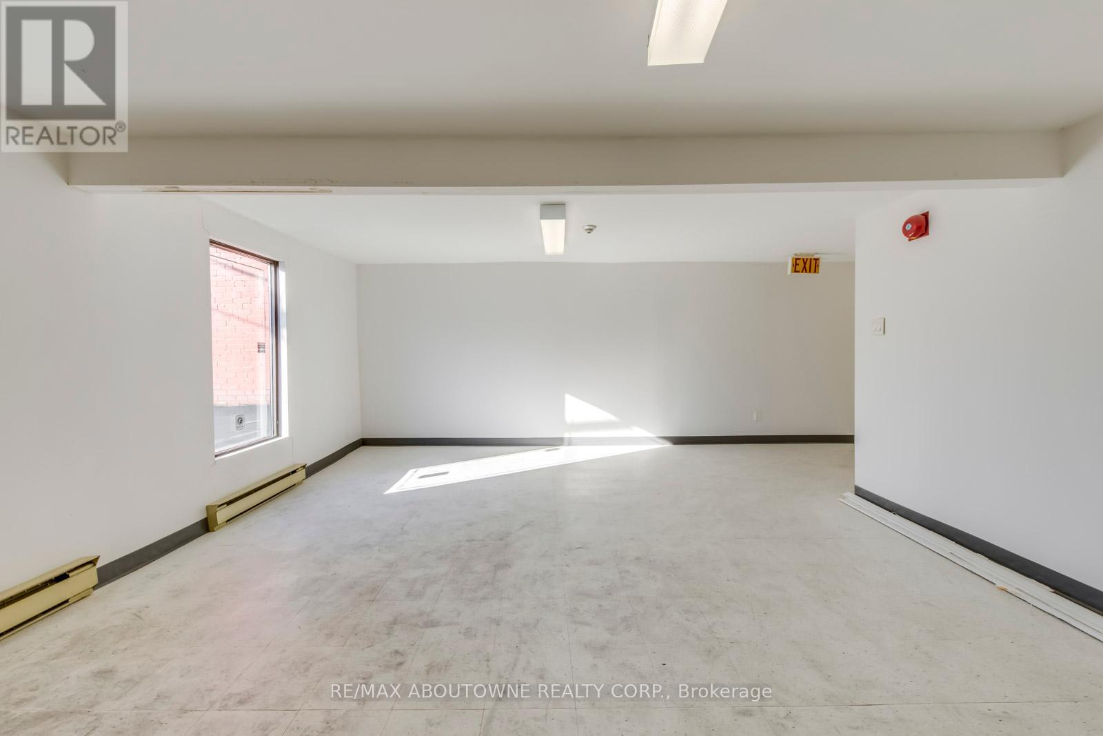 2-3 Fl - 454 Dundas Street W, Toronto, Ontario  M5T 1G9 - Photo 28 - C12416090