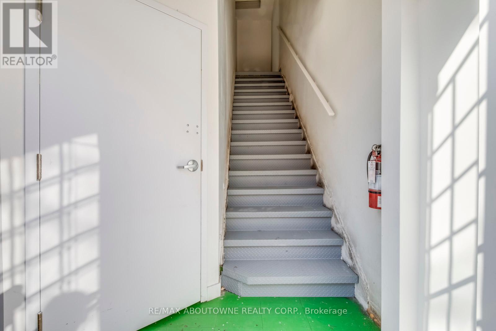 2-3 Fl - 454 Dundas Street W, Toronto, Ontario  M5T 1G9 - Photo 6 - C12416090