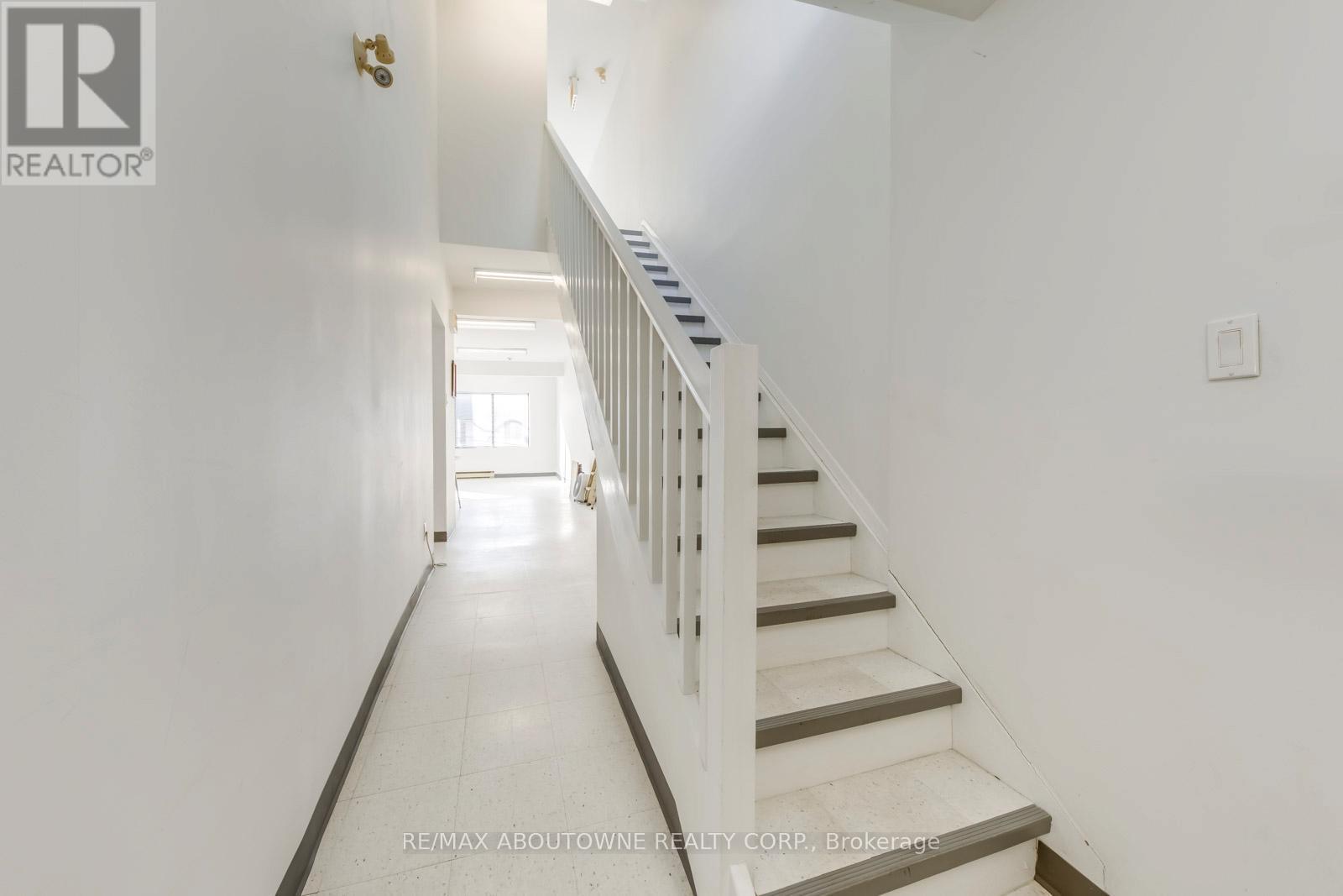 2-3 Fl - 454 Dundas Street W, Toronto, Ontario  M5T 1G9 - Photo 9 - C12416090