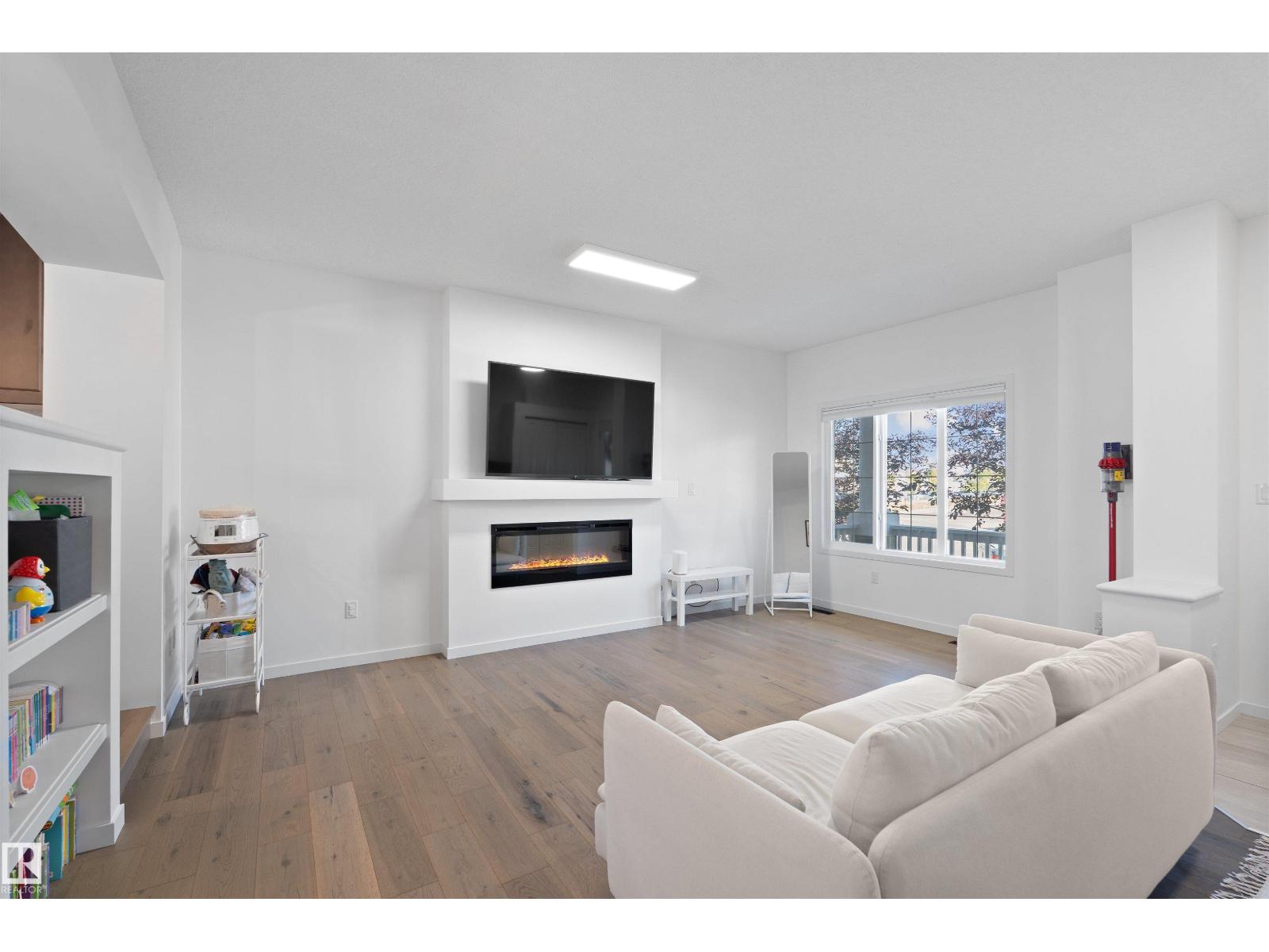 2208 82 St Sw, Edmonton, Alberta  T6X 2J6 - Photo 4 - E4458533
