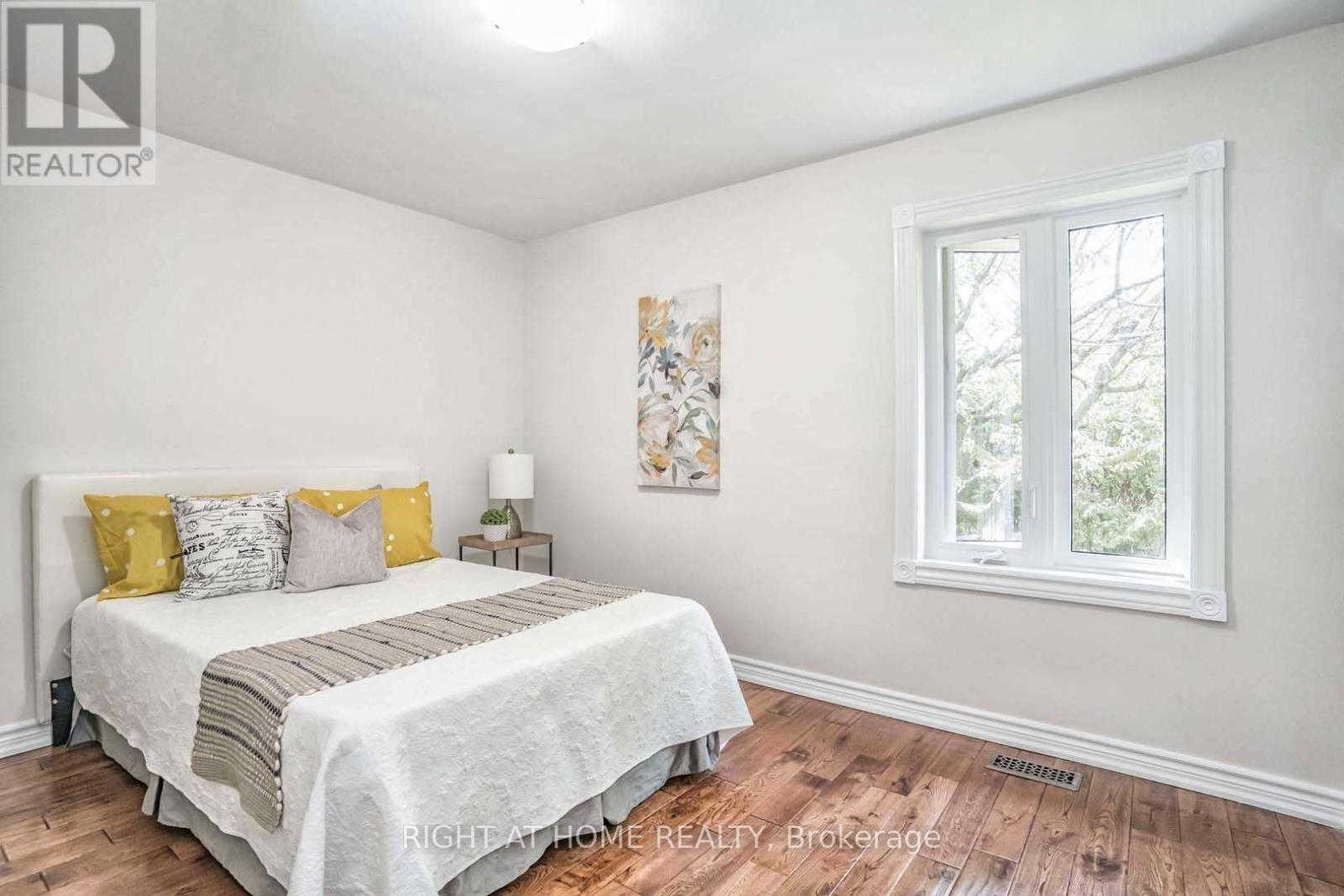 (MAIN) - 20 STOKEWELL PLACE, Toronto, Ontario
