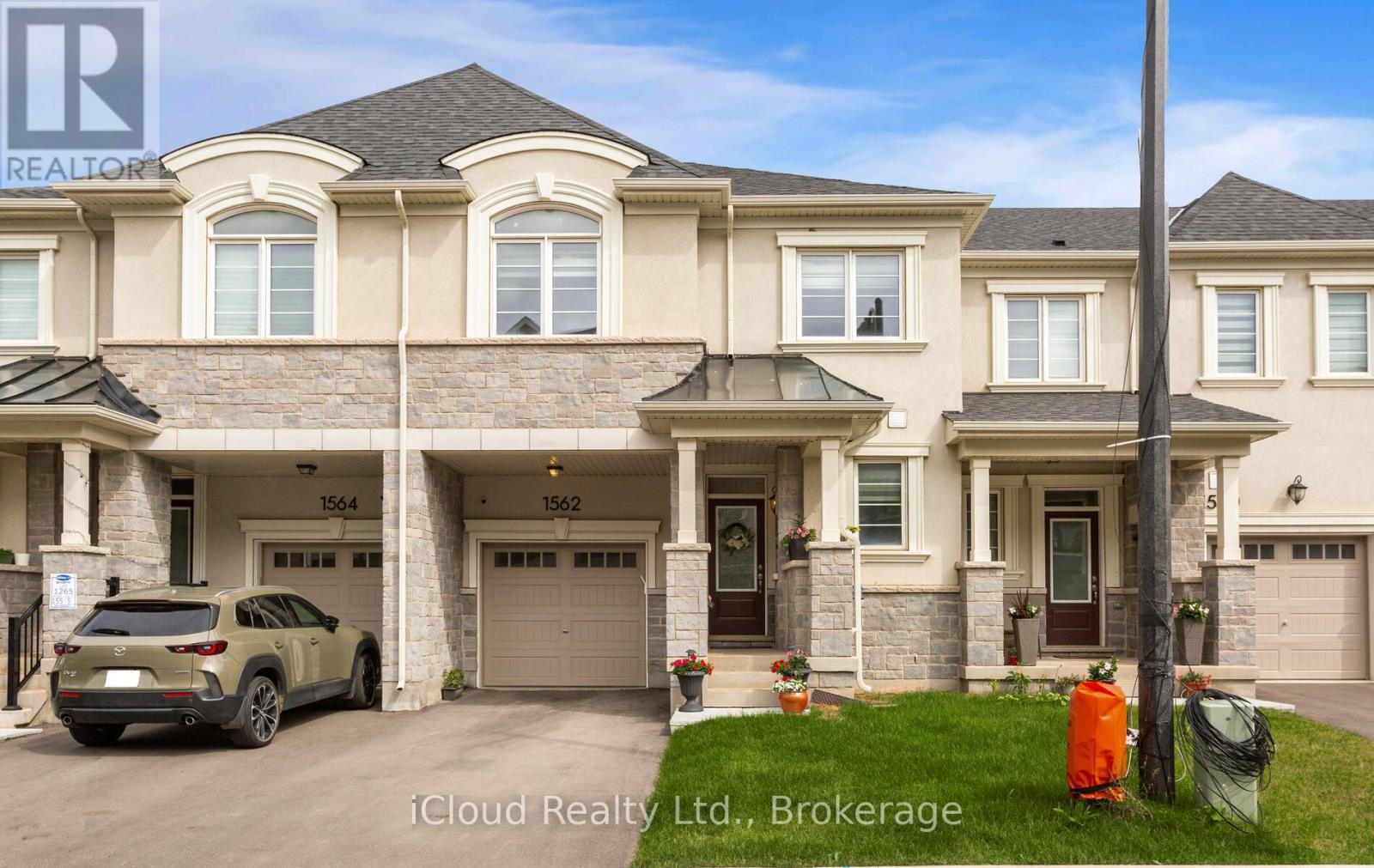 1562 Denison Place, Milton, Ontario  L9E 1Y2 - Photo 3 - W12415941