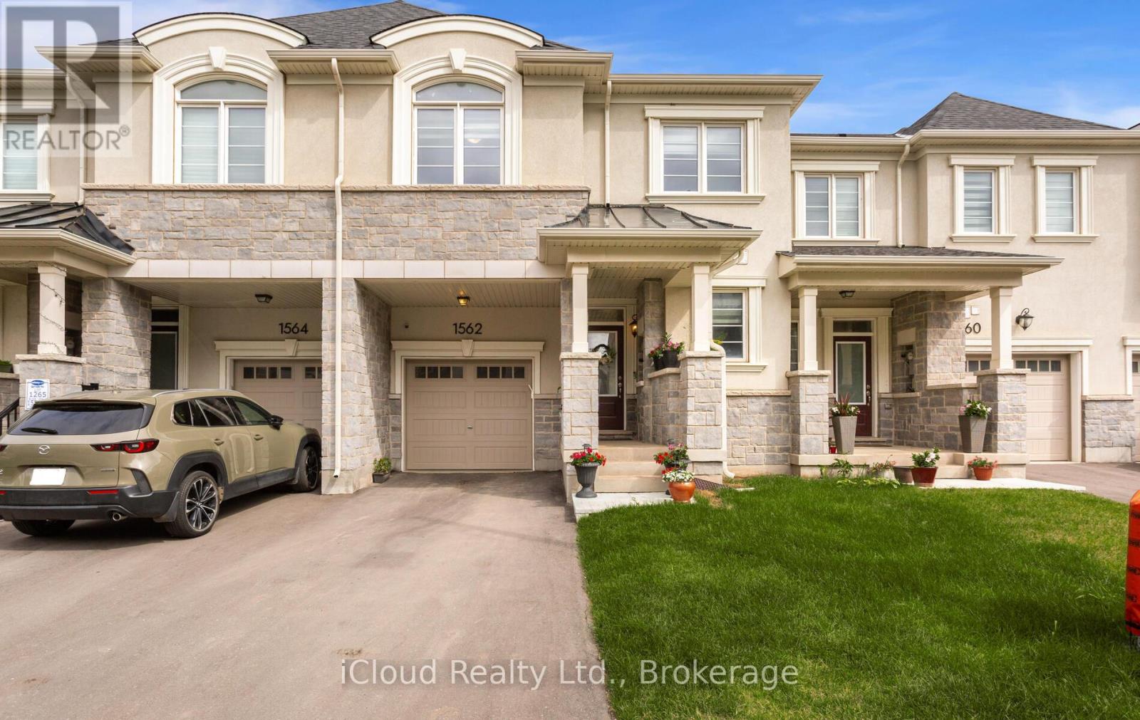 1562 Denison Place, Milton, Ontario  L9E 1Y2 - Photo 4 - W12415941