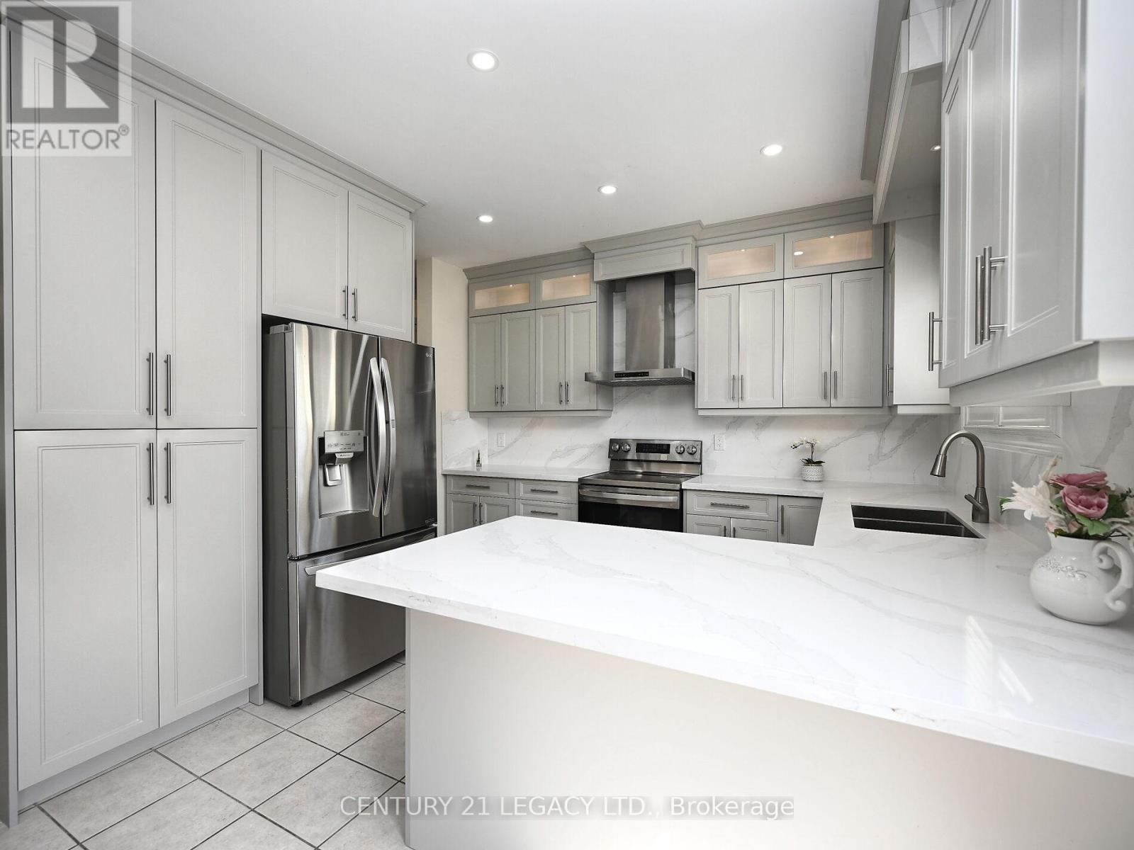 3 Bowsfield Drive, Brampton, Ontario  L6P 1C8 - Photo 10 - W12415964