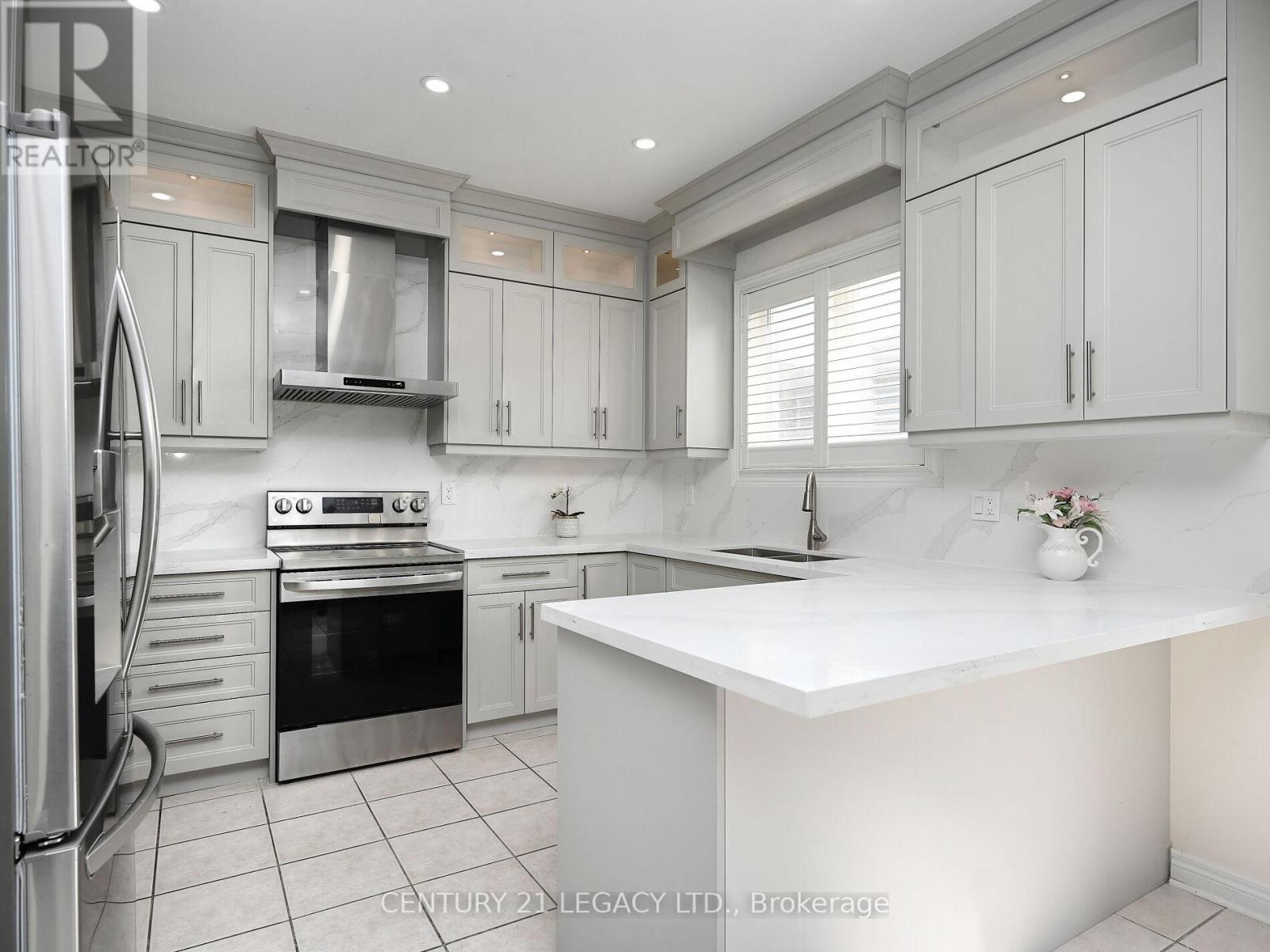 3 Bowsfield Drive, Brampton, Ontario  L6P 1C8 - Photo 11 - W12415964